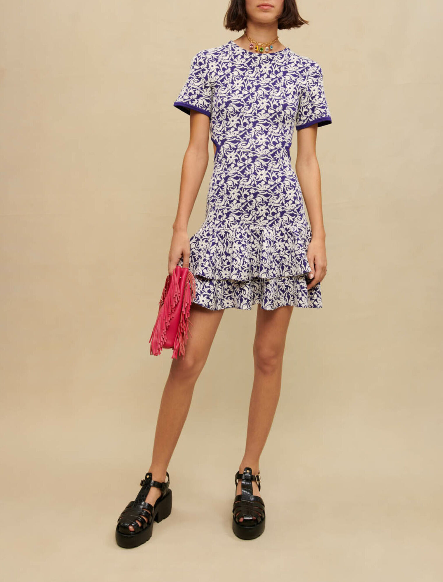 Vestido corto calado de flores