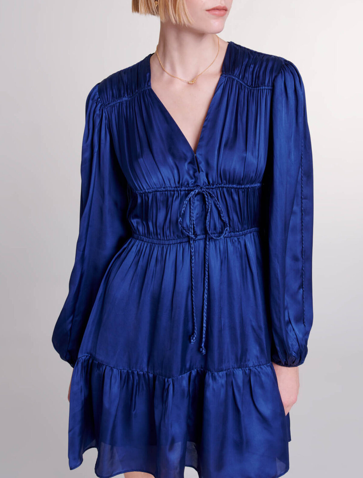 Vestido corto satinado