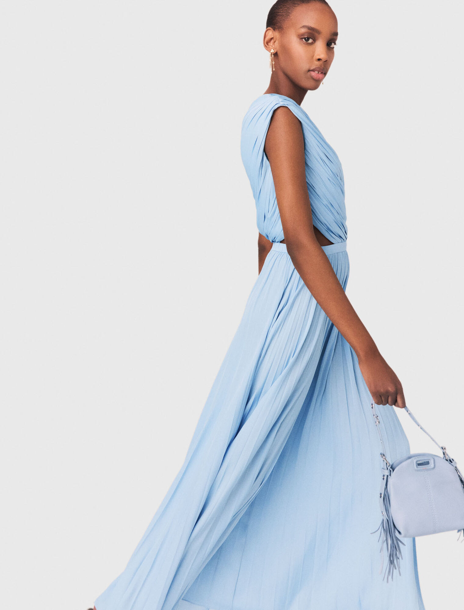 Vestido largo plisado asim&eacute;trico