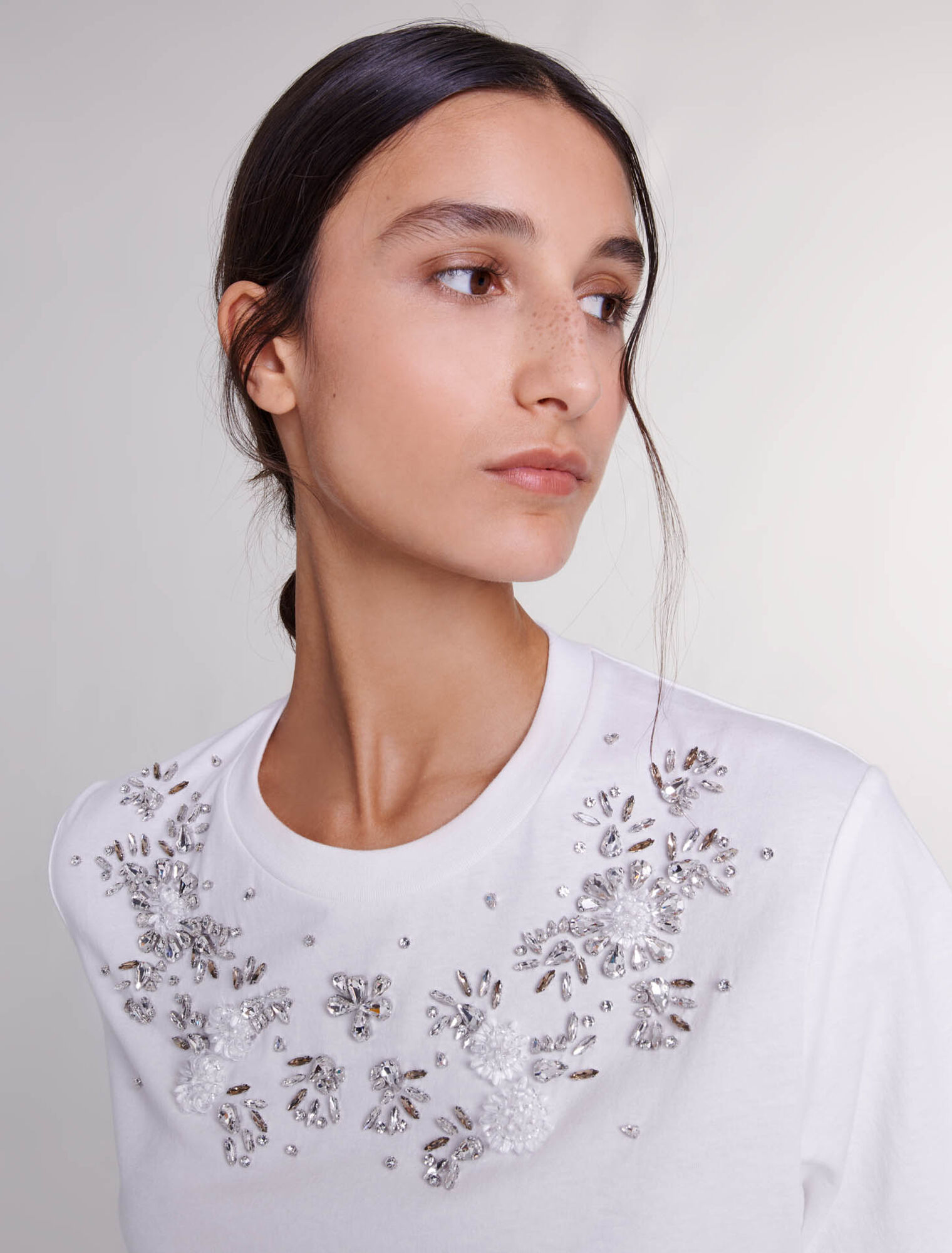 Camiseta decorada con brillantes