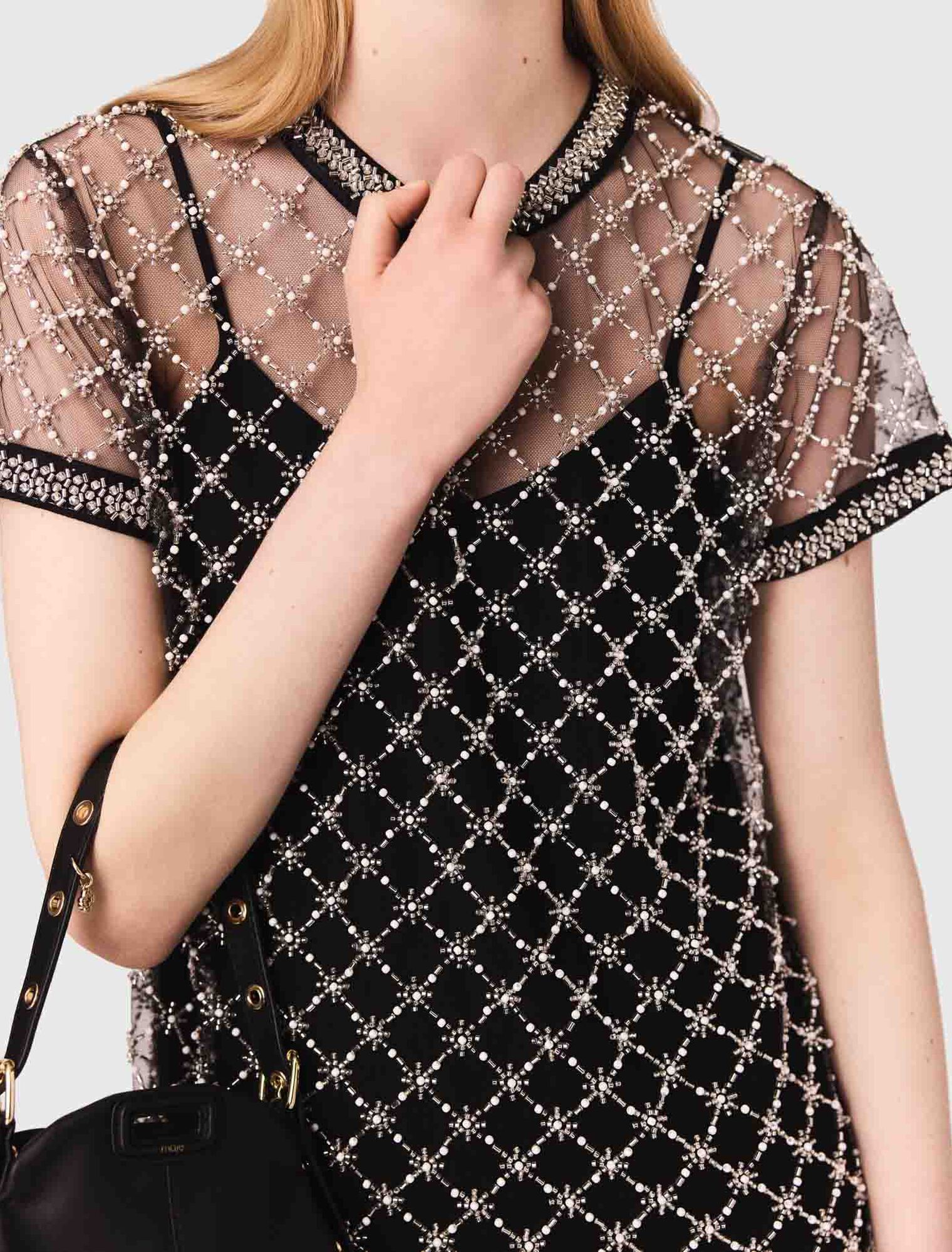 Vestido corto de tul bordado