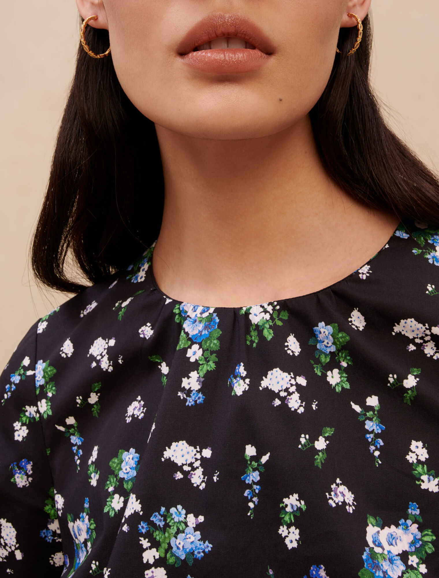 Top con lazo floral