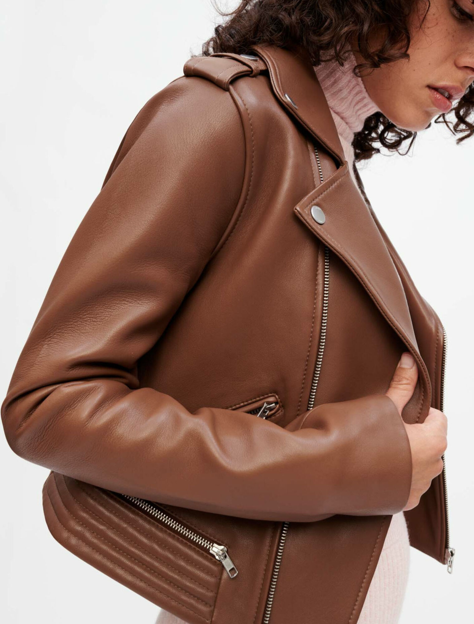 Cazadora estilo motero en piel camel