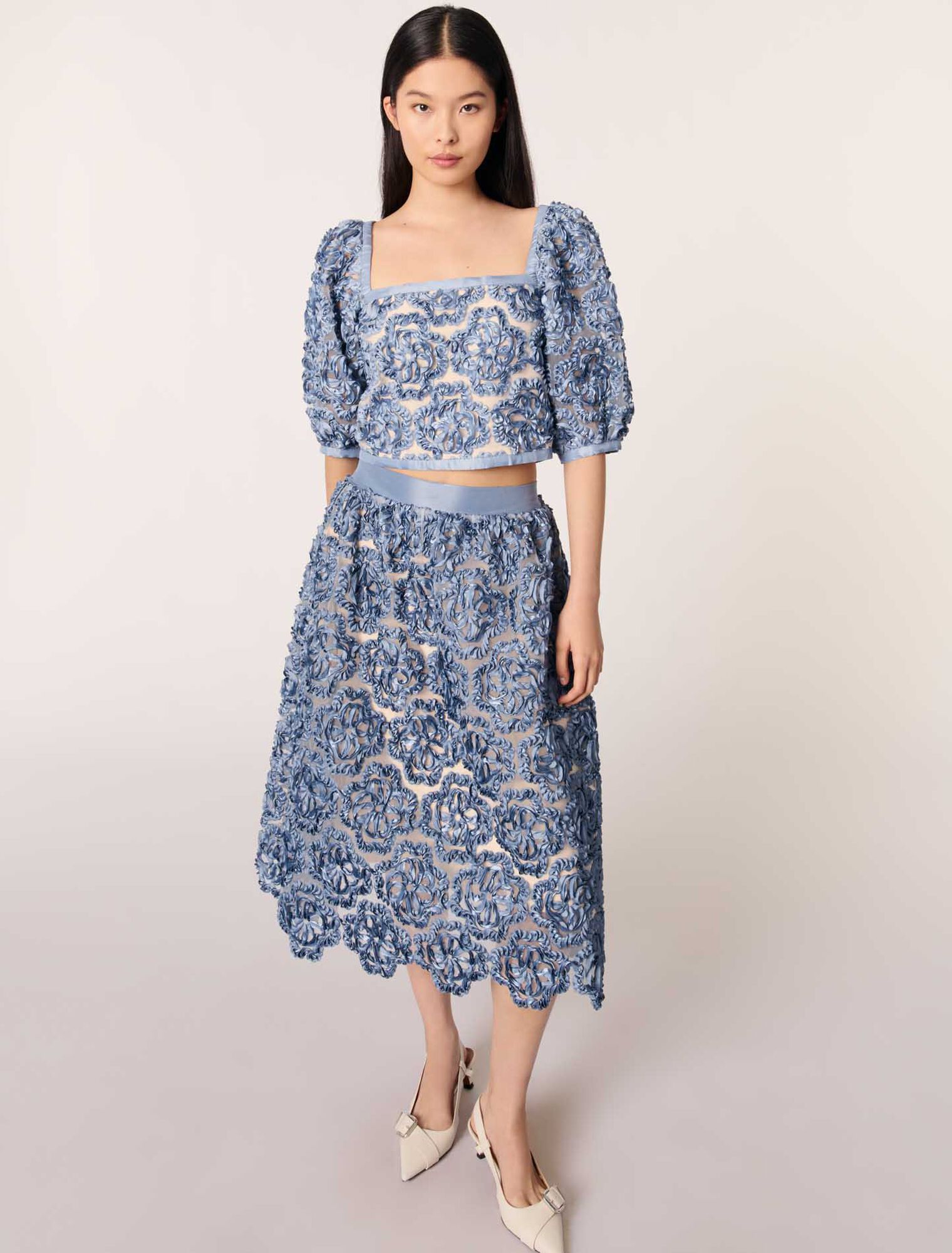 Falda larga de organza con motivo floral