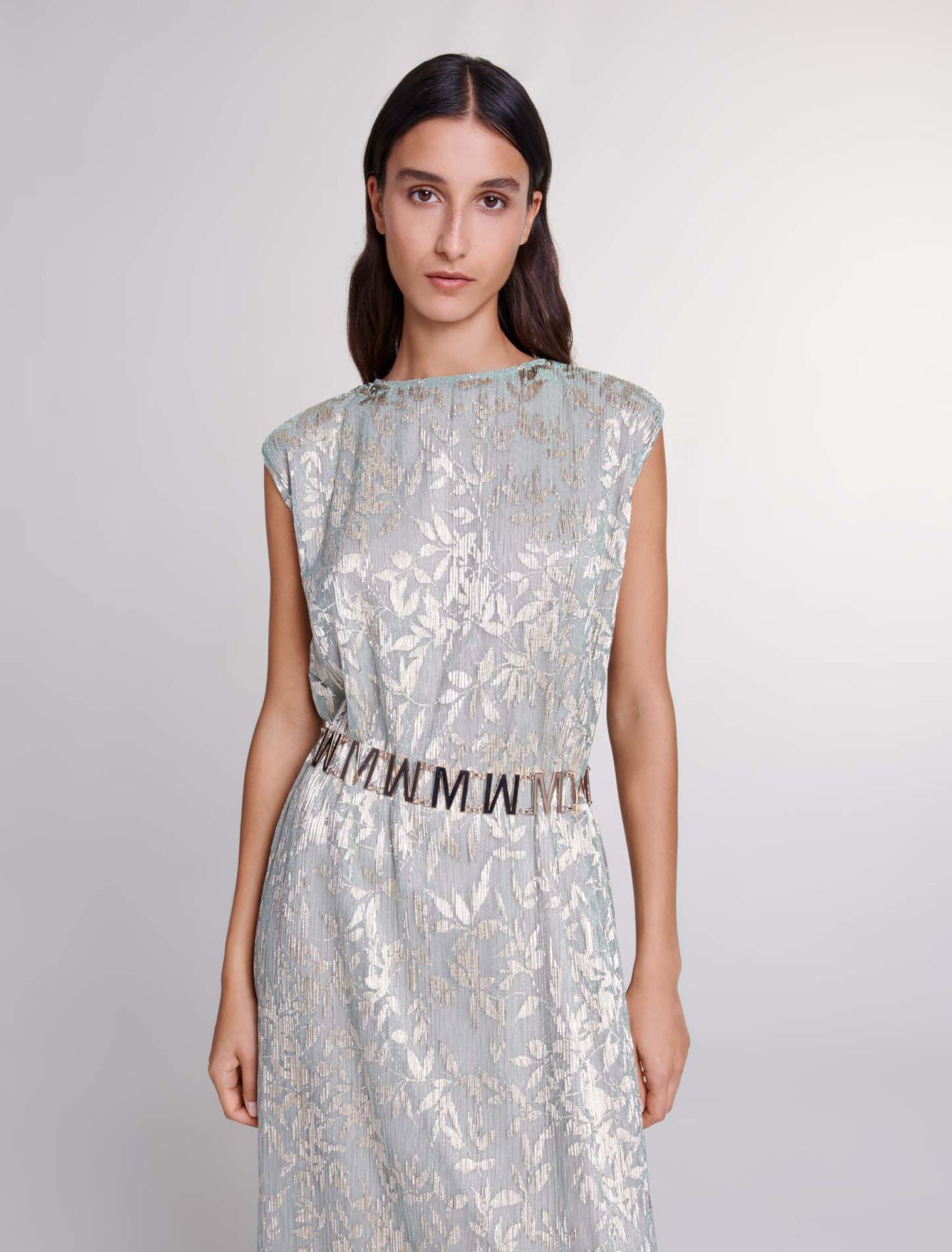 Vestido largo con capa