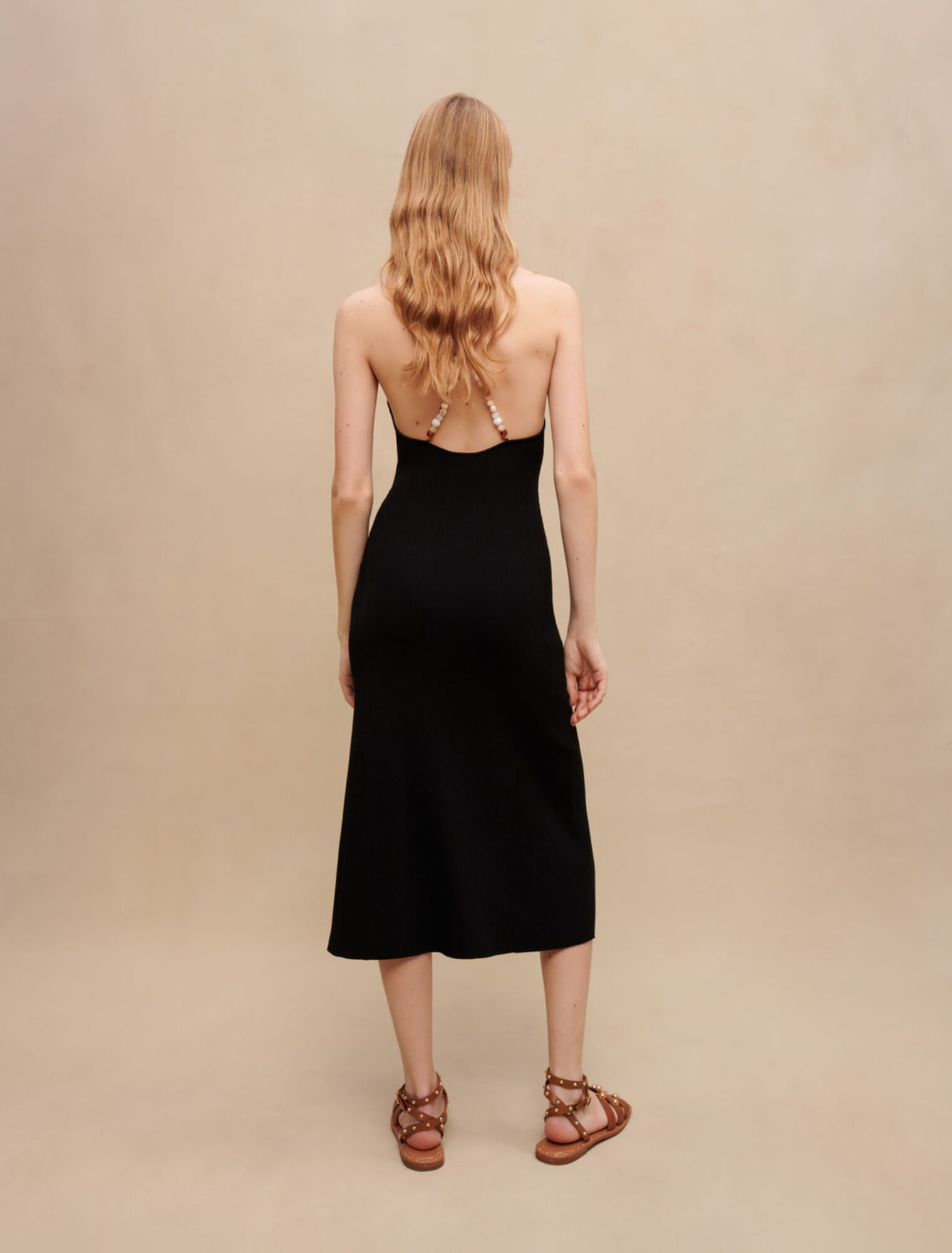 Vestido largo con detalle de cadena