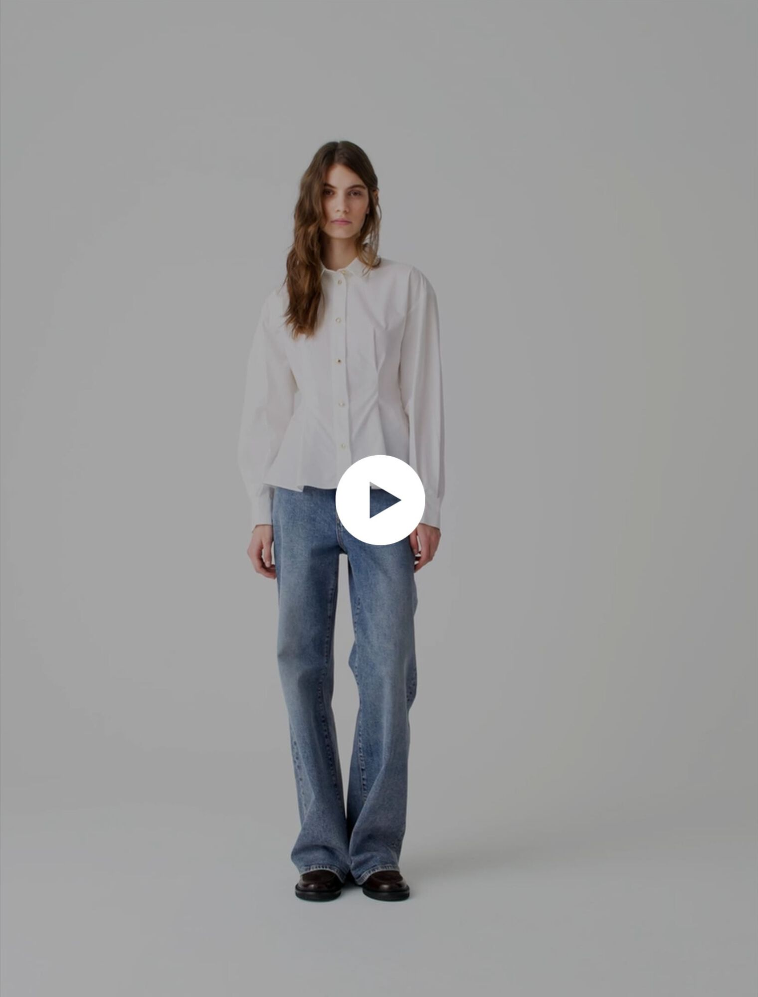 Camisa con cordones en la espalda