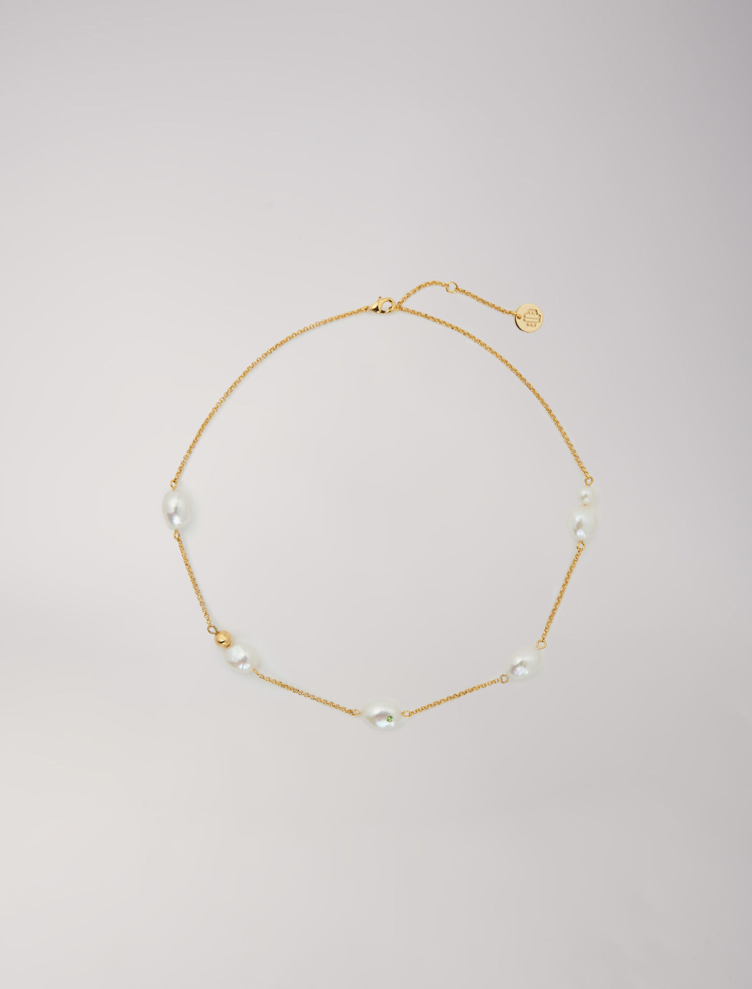 Collar dorado de cadena y abalorios